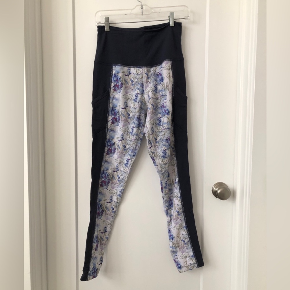 AMARI floral running yoga tights with pockets. Size M
